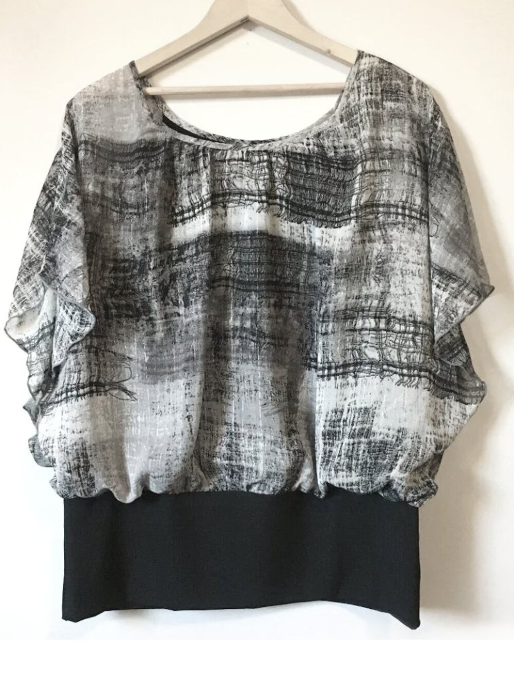 Y2K Ispiri Black Banded Waist  Silvery Grey 2-in-1 Flutter Sleeve Top & Tank L